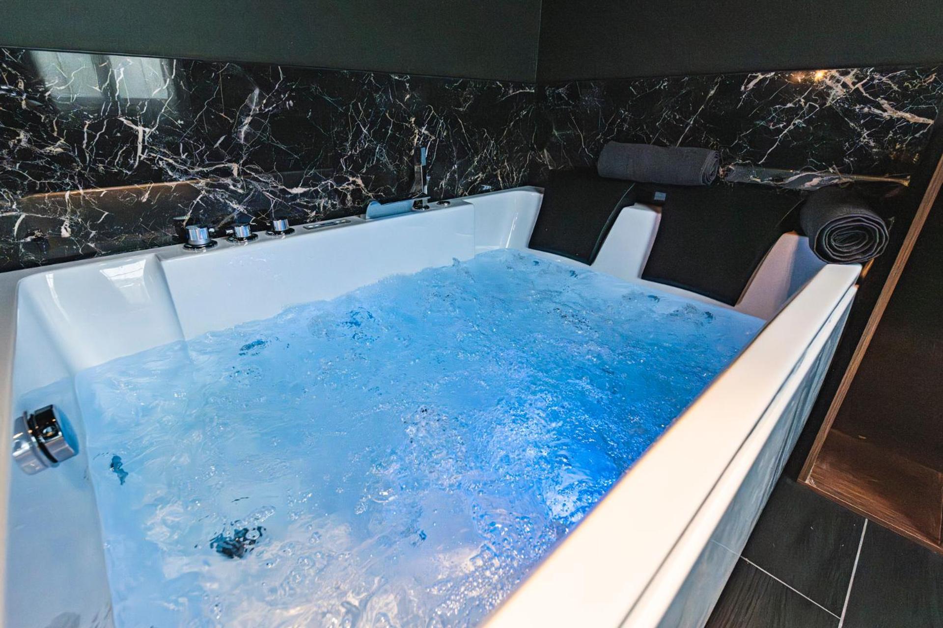 Balneo Des Sacres-centre Apartamento